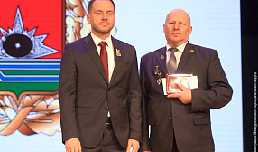 Работник «ЮЖНОГО КУЗБАССА» награжден почетным знаком Междуреченска «СлужениеЕ» Работник «ЮЖНОГО КУЗБАССА» награжден почетным знаком Междуреченска «СлужениеЕ»